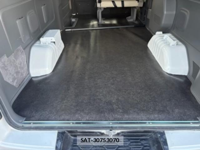 Nissan NV350 Caravan 2013-04 8874141-19
