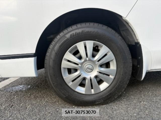 Nissan NV350 Caravan 2013-04 8874141-2