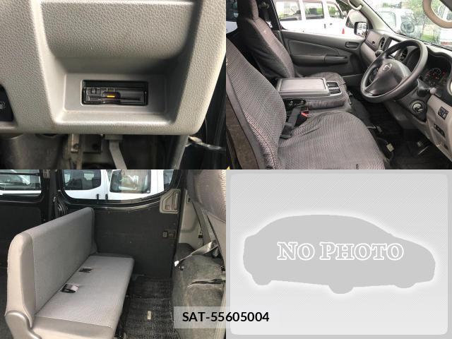 Nissan NV350 Caravan 2013-06 8874210-5