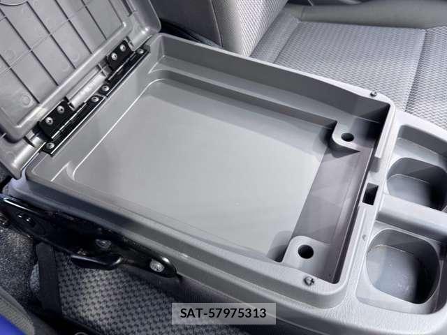 Nissan NV350 Caravan 2021-07 8874342-10