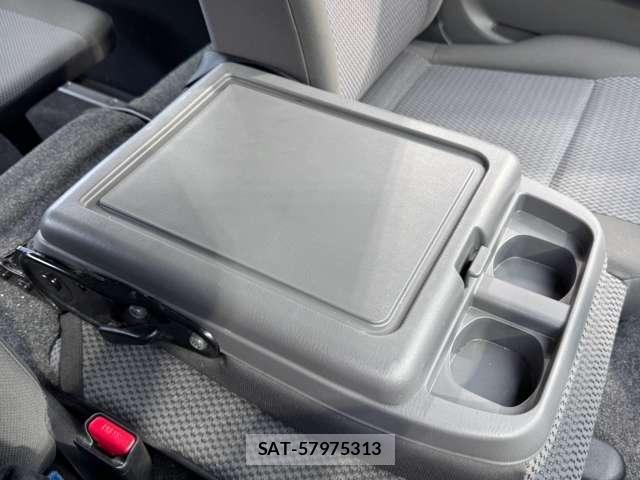 Nissan NV350 Caravan 2021-07 8874342-11