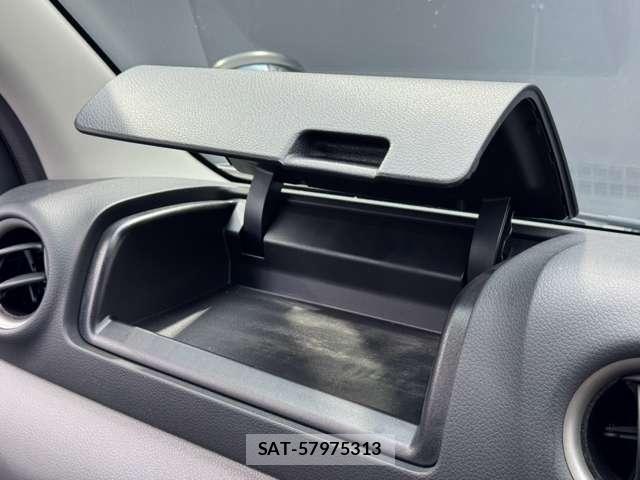 Nissan NV350 Caravan 2021-07 8874342-12