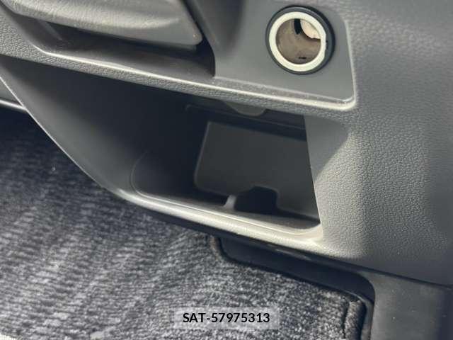 Nissan NV350 Caravan 2021-07 8874342-14
