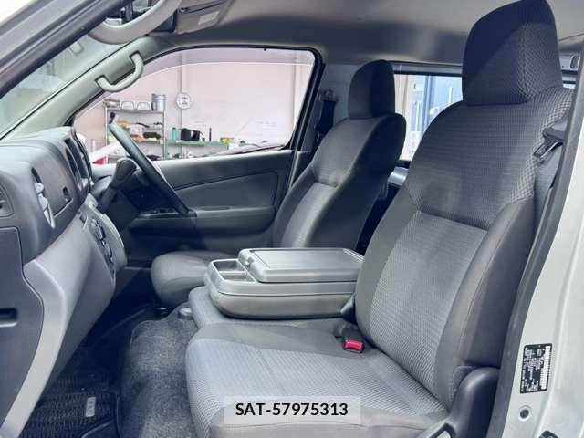 Nissan NV350 Caravan 2021-07 8874342-16