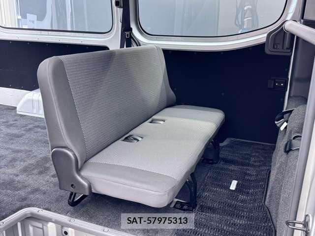Nissan NV350 Caravan 2021-07 8874342-17