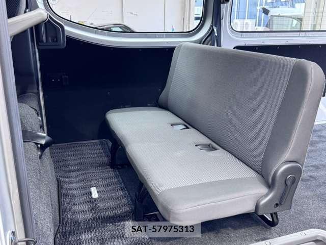 Nissan NV350 Caravan 2021-07 8874342-18