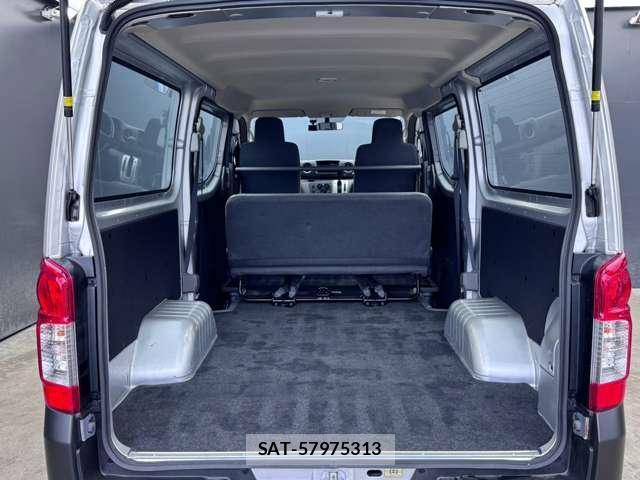 Nissan NV350 Caravan 2021-07 8874342-19