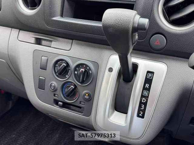 Nissan NV350 Caravan 2021-07 8874342-6