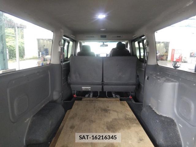 Nissan NV350 Caravan 2020-05 8874650-2