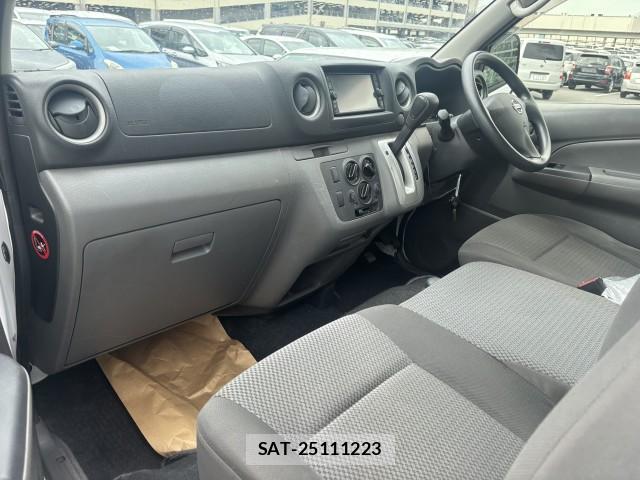 Nissan NV350 Caravan 2021-05 8875149-4