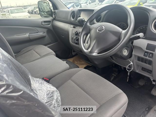 Nissan NV350 Caravan 2021-05 8875149-9