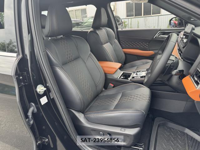 Mitsubishi OUTLANDER PHEV 2024-02 8874303-12