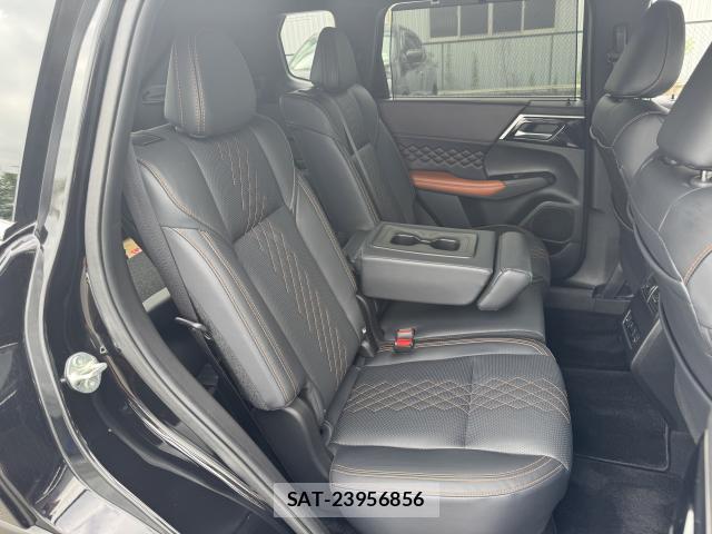 Mitsubishi OUTLANDER PHEV 2024-02 8874303-13