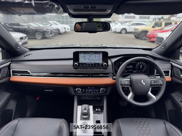 Mitsubishi OUTLANDER PHEV 2024-02 8874303-2