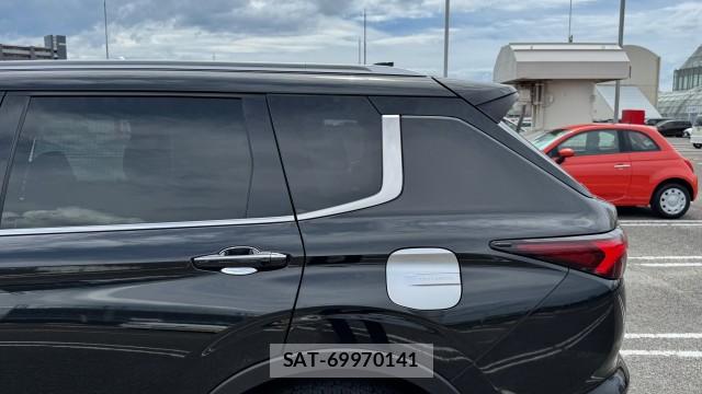 Mitsubishi OUTLANDER PHEV 2022-08 8874448-13