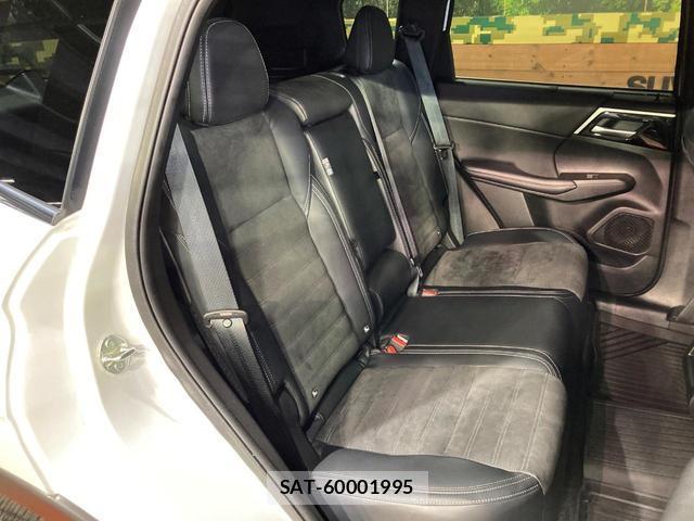 Mitsubishi OUTLANDER PHEV 2023-09 8874707-10