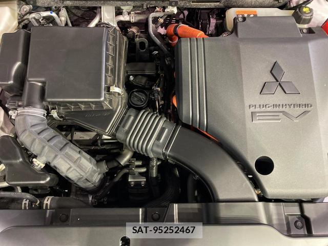 Mitsubishi OUTLANDER PHEV 2024-11 8874734-17