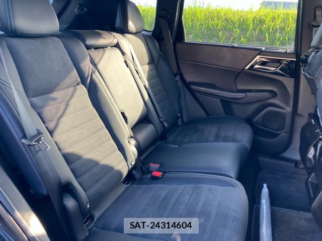 Mitsubishi OUTLANDER PHEV 2023-07 8875689-10