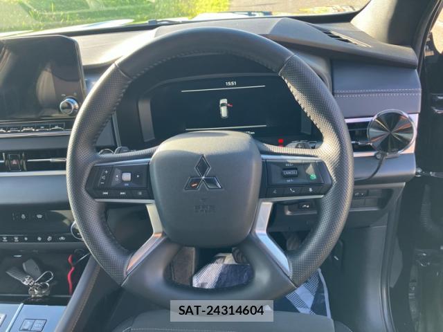 Mitsubishi OUTLANDER PHEV 2023-07 8875689-16