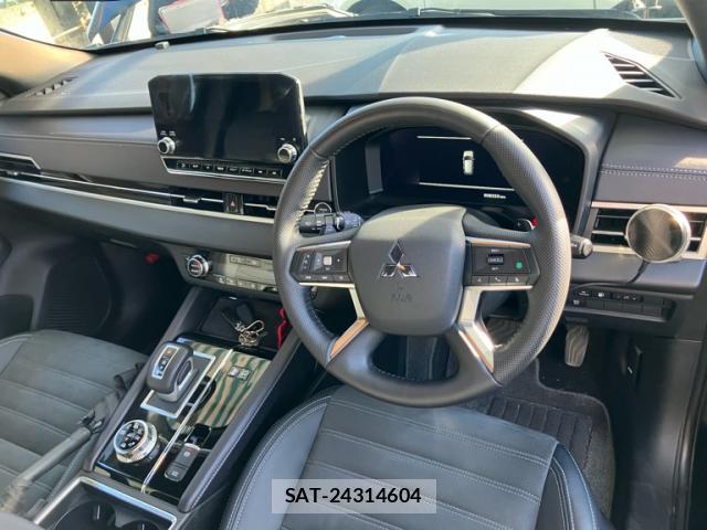 Mitsubishi OUTLANDER PHEV 2023-07 8875689-8