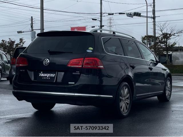 VolksWagen PASSAT VARIANT 2011-07 8872690-13