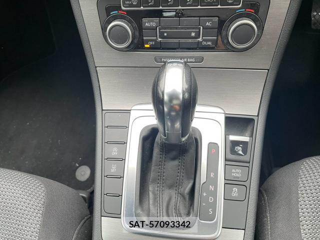 VolksWagen PASSAT VARIANT 2011-07 8872690-15
