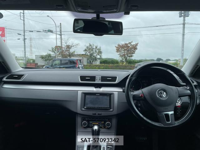 VolksWagen PASSAT VARIANT 2011-07 8872690-2