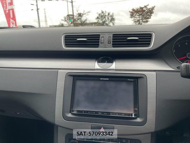 VolksWagen PASSAT VARIANT 2011-07 8872690-4