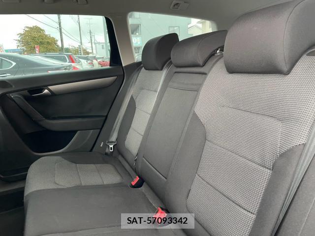 VolksWagen PASSAT VARIANT 2011-07 8872690-6