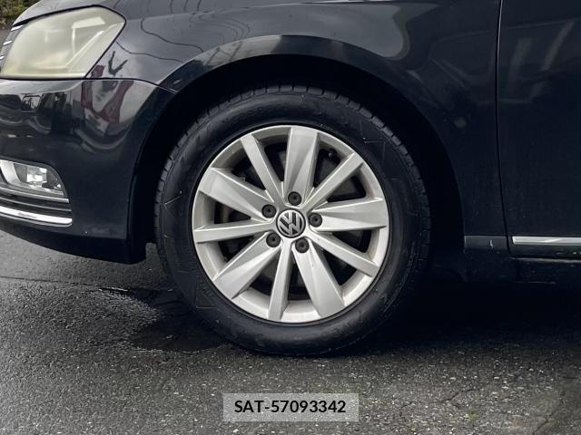 VolksWagen PASSAT VARIANT 2011-07 8872690-8