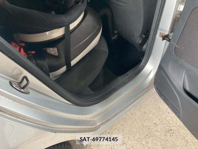 VolksWagen POLO 2011-04 8873985-5