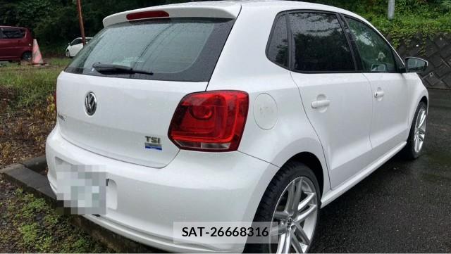 VolksWagen POLO 2011-08 8874393-12