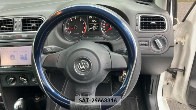 VolksWagen POLO 2011-08 8874393-16