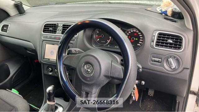 VolksWagen POLO 2011-08 8874393-2