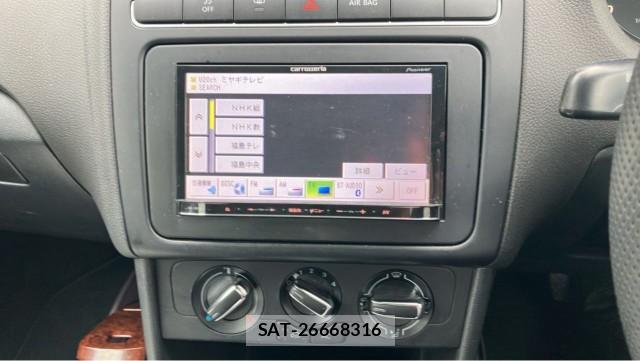 VolksWagen POLO 2011-08 8874393-4