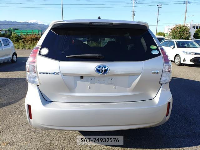 Toyota PRIUS ALPHA 2017-08 8872942-1