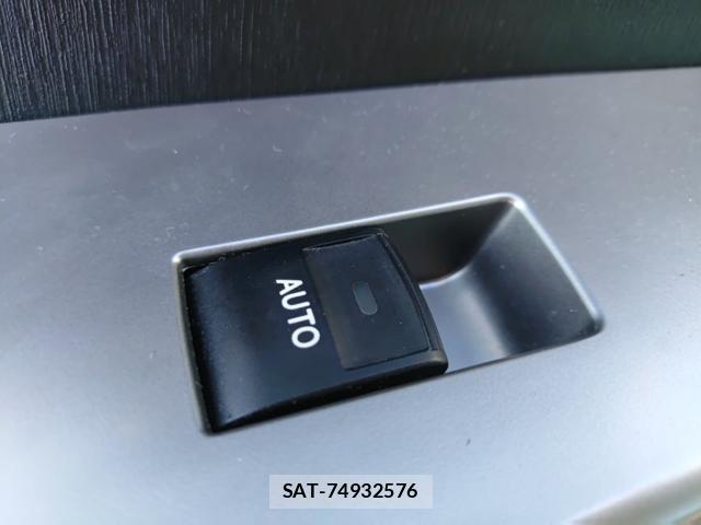 Toyota PRIUS ALPHA 2017-08 8872942-12