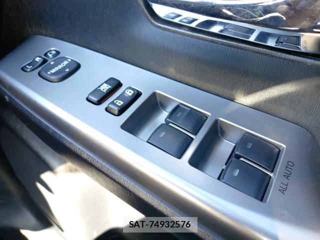 Toyota PRIUS ALPHA 2017-08 8872942-13