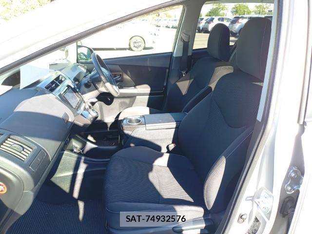 Toyota PRIUS ALPHA 2017-08 8872942-15