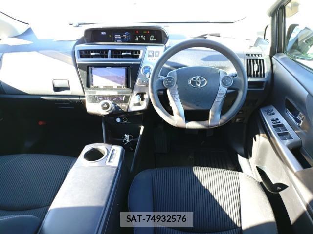 Toyota PRIUS ALPHA 2017-08 8872942-2