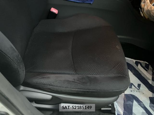 Toyota PRIUS ALPHA 2014-08 8873478-16