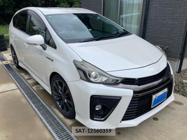 Toyota PRIUS ALPHA 2015-11 8873646-1