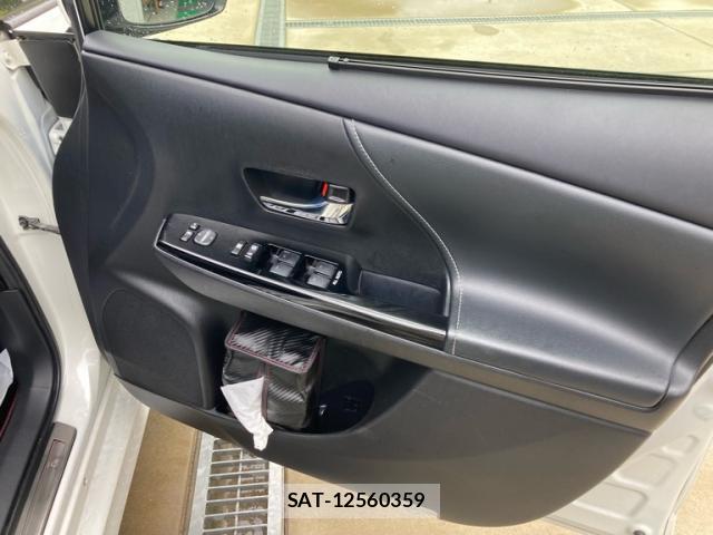 Toyota PRIUS ALPHA 2015-11 8873646-11