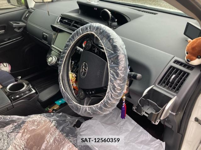 Toyota PRIUS ALPHA 2015-11 8873646-14
