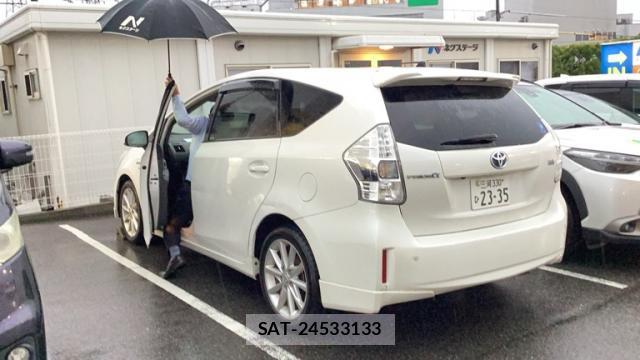 Toyota PRIUS ALPHA 2013-03 8874357-1