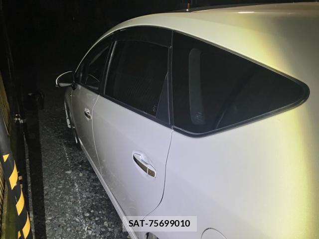 Toyota PRIUS ALPHA 2014-02 8874966-12