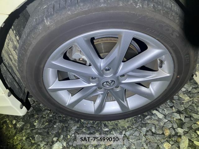 Toyota PRIUS ALPHA 2014-02 8874966-8
