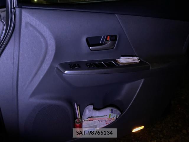 Toyota PRIUS ALPHA 2014-06 8875684-10