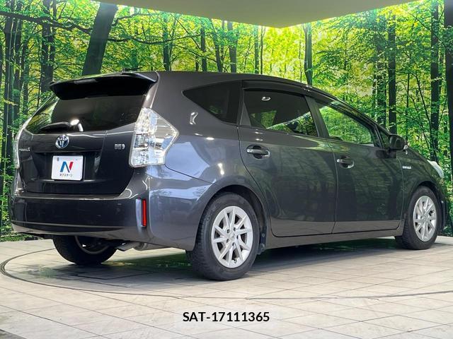 Toyota PRIUS ALPHA 2011-12 8875722-16