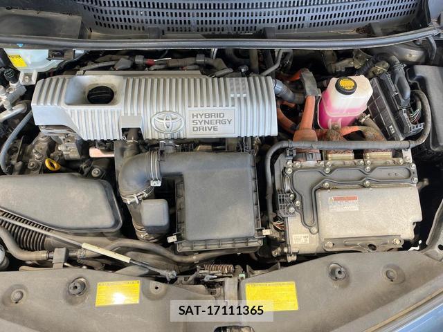 Toyota PRIUS ALPHA 2011-12 8875722-17
